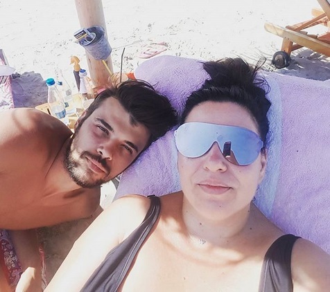 Oana Roman, în costum de baie