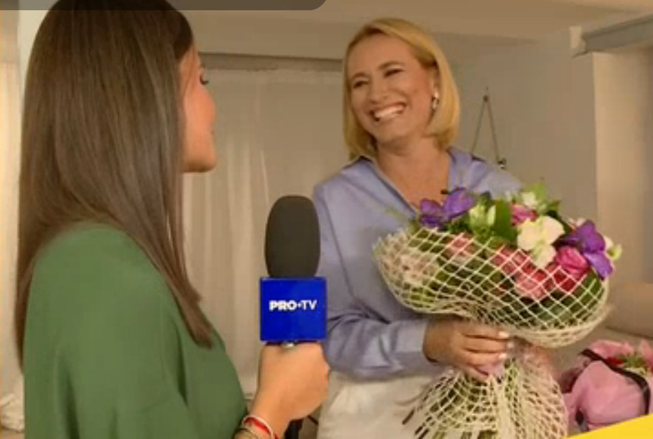 Andreea Esca îşi sărbătoreşte ziua de naştere în familie.