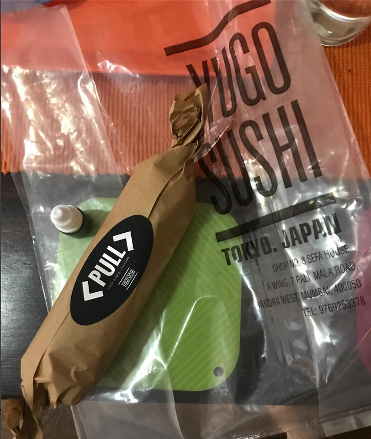 Sora lui Salman Khan le-a arătat tuturor mesajul de pe sandwich-ul pe care l-a comandat