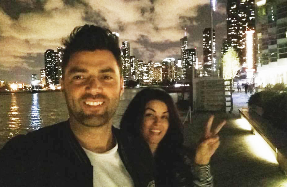 Maria işi ajută fratele în afacerea cu decoraţiuni de interior