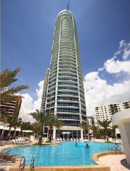 Borcea deţine un penthouse de lux în Florida