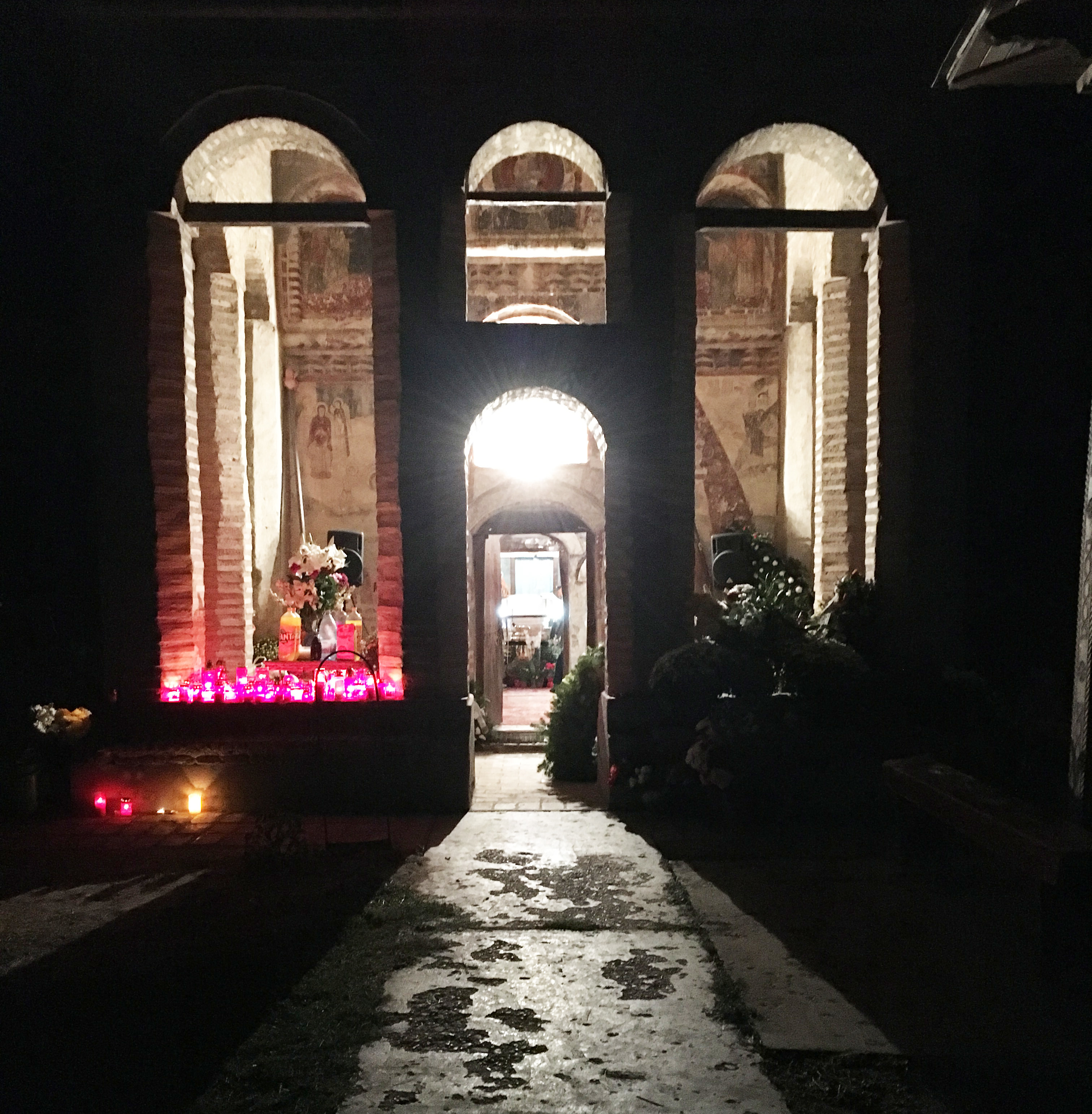 Oamenii obişnuiţi au venit la priveghi