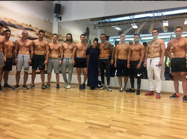 Florina Bogdan, alături de instructorii şi elevii ”silitori”