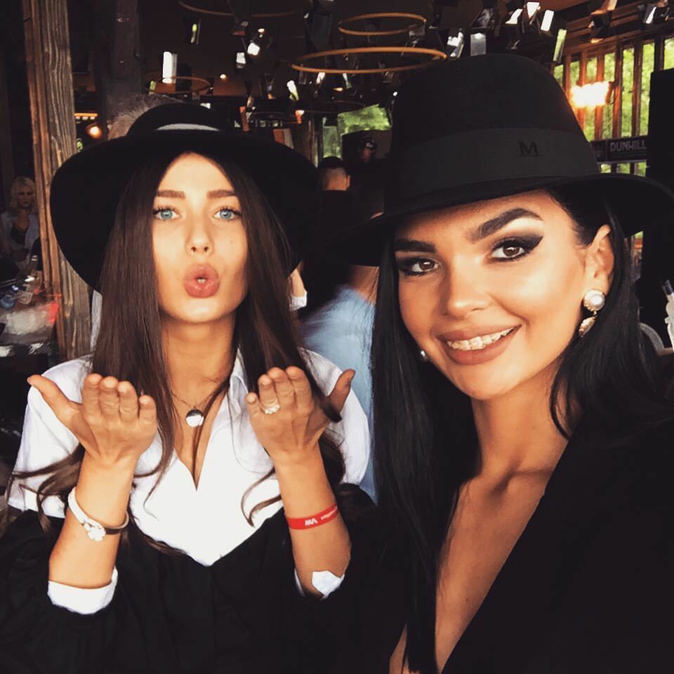 Maria Iordănescu (stânga) şi actuala ei