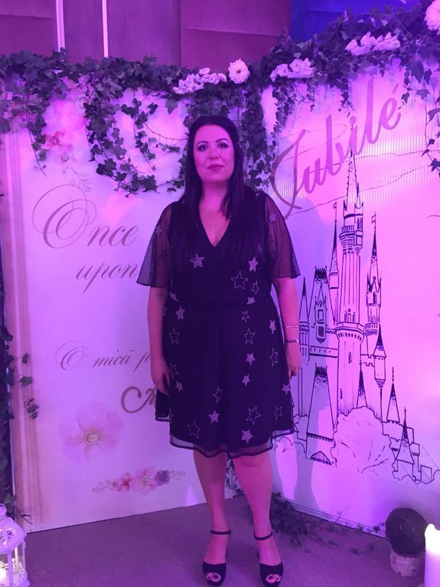 Oana Roman a atras privirile tuturor la botezul fiicei Elenei Gheorghe