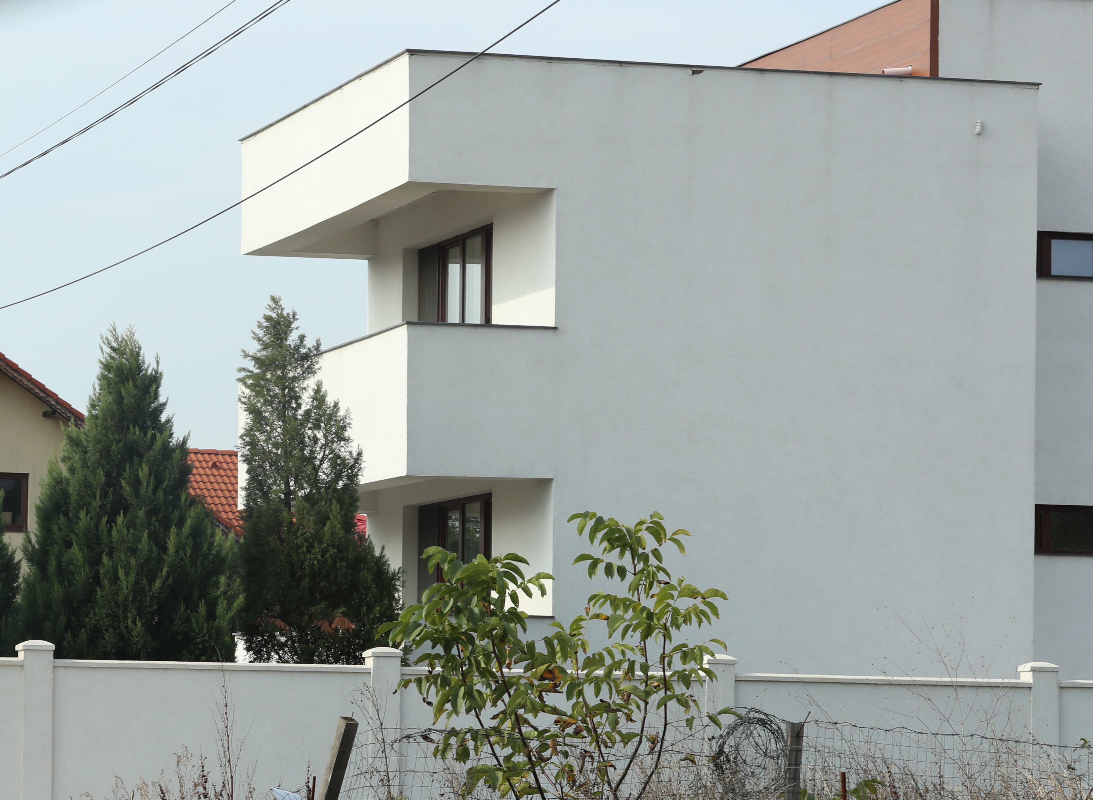 Laura Teodoru, frumoasa ex-ştiristă de la DIGI24, a dat apartamentul din nordul Capitalei pe această vilă, situată într-o zonă selectă