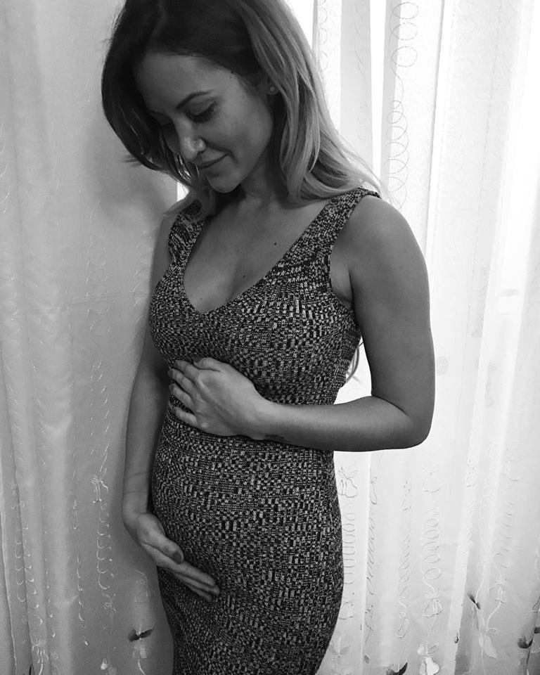Ispita Nicoleta este însărcinată.