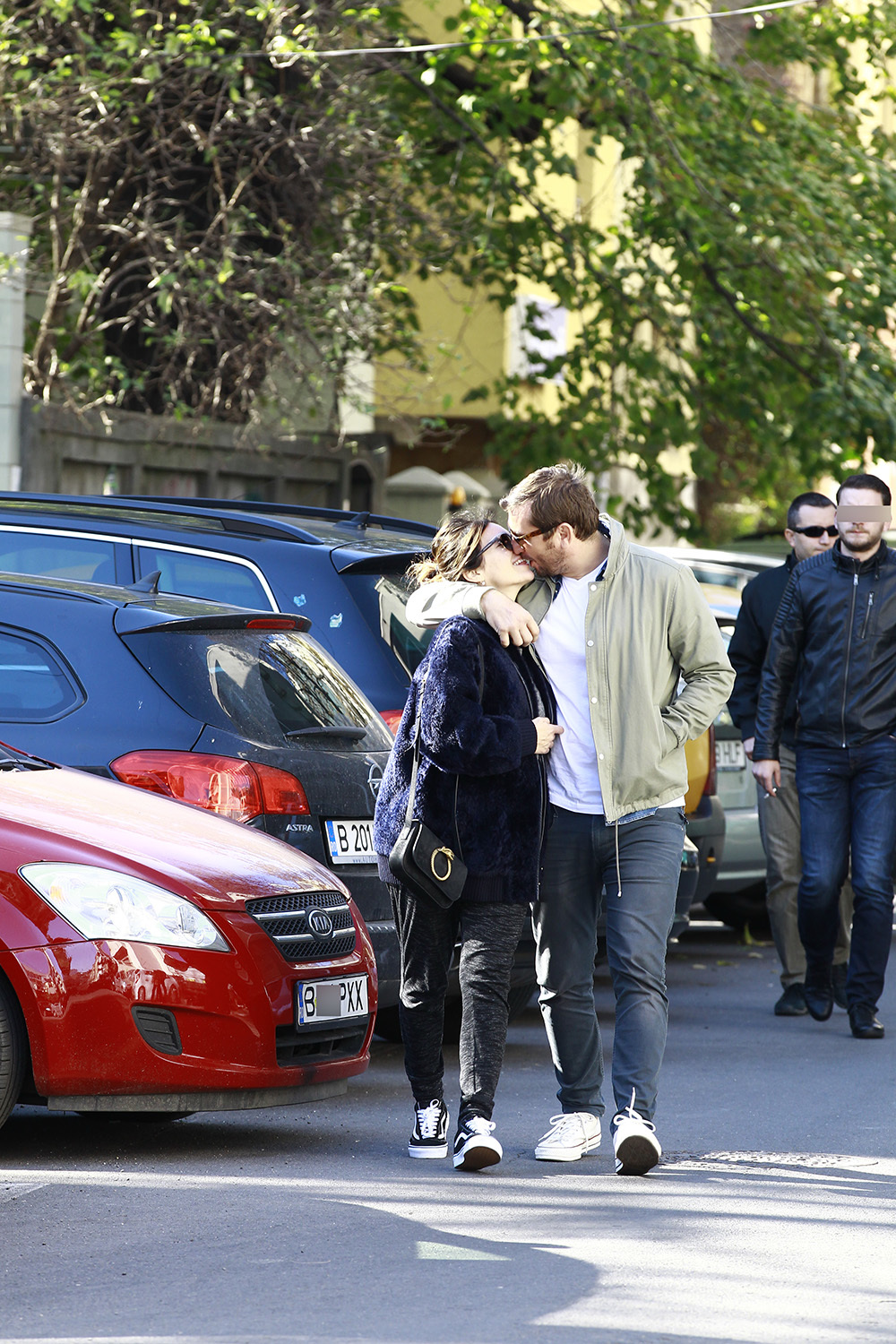 Maria Marinescu şi Alin Petrache s-au sărutat în plină stradă