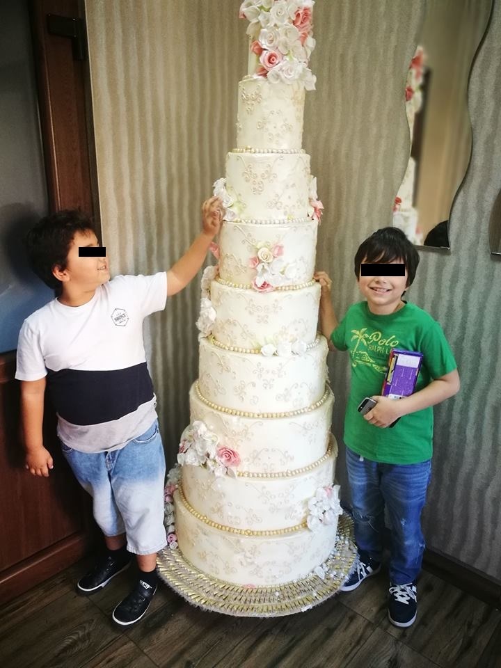 Copiii Adrianei Bahmuţeanu îşi sărbătoresc onomastica de Sf. Mihail şi Gavril