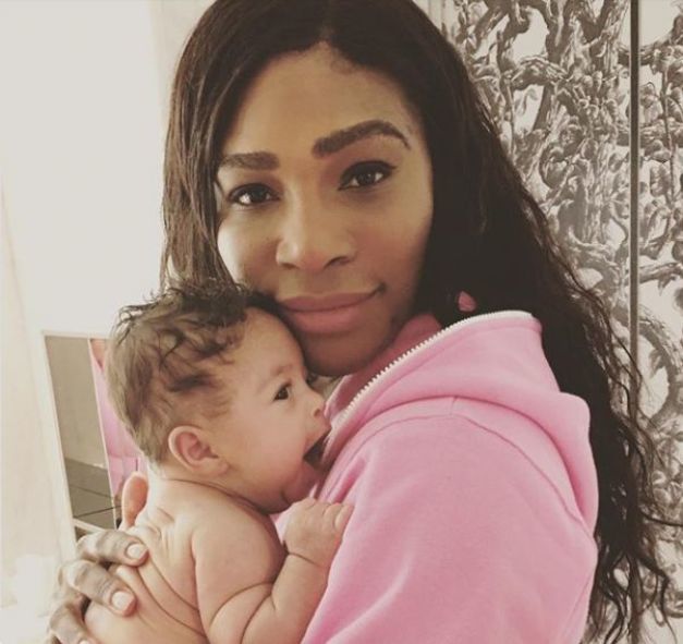 Serena se mândreşte cu fiica ei.