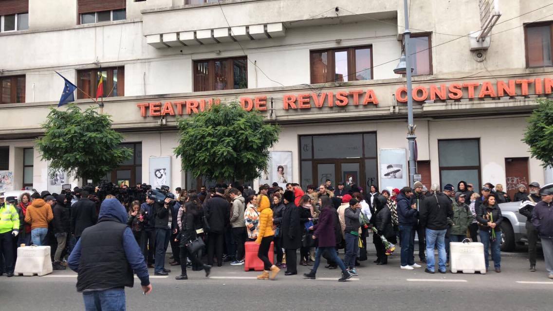 Sute de oameni au venit să-şi ia rămas bun de la Stela Popescu