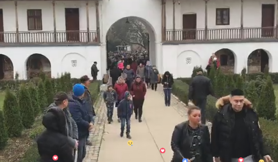Sute de oameni au venti la Mănăstirea Cernica