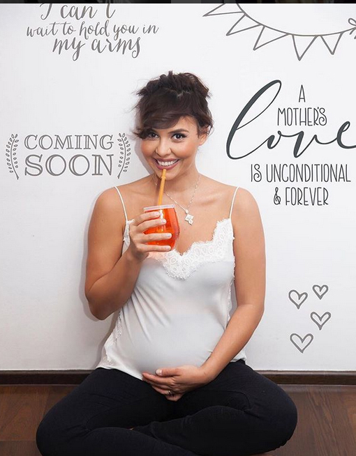 Fosta dansatoare a Deliei va deveni pentru prima oară mămică.