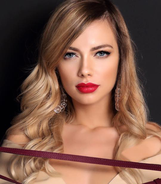 Ramona a intrat în rândul blondelor.