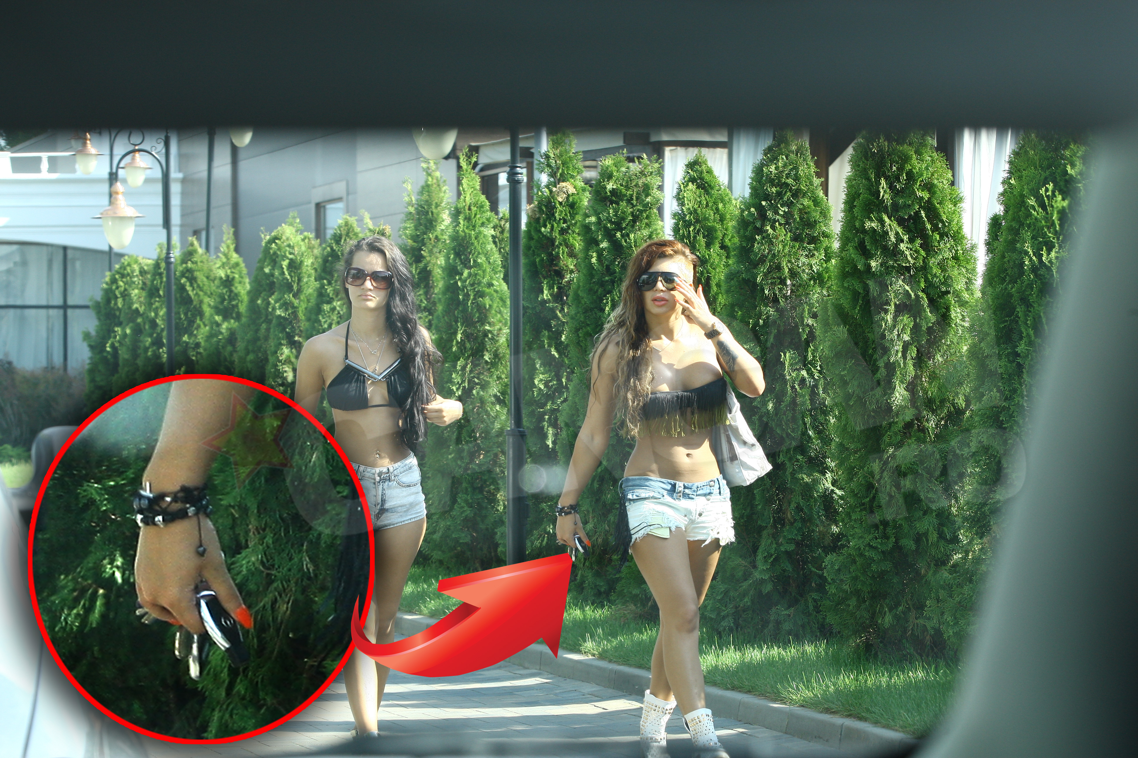 Cele doua domnisoare se indreapta agale spre portiera unui superb Mercedes de lux