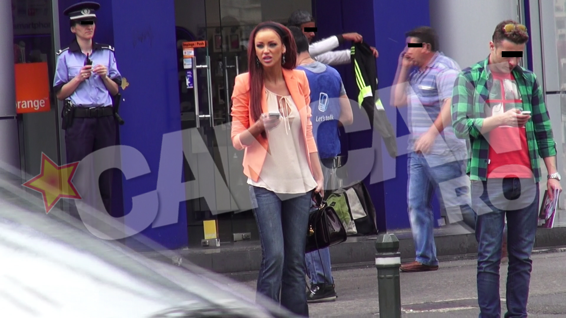 Dupa ce a iesit din banca, Bianca Dragusanu a atras toate privirile trecatorilor