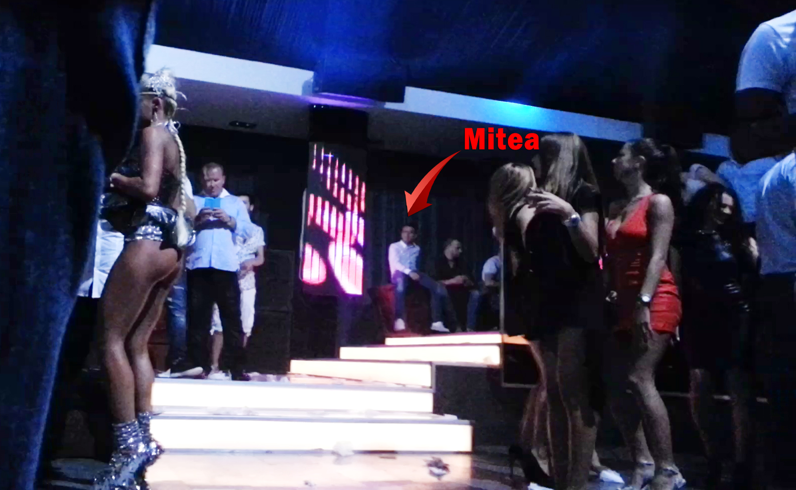 Pentru ca nu mai este in nicio relatie, Niky 