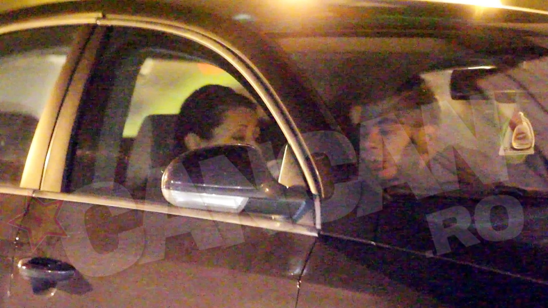 Cei doi au stat in masina pana in zori, ca doi adolescenti