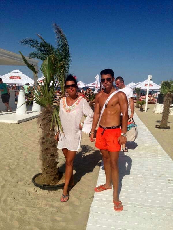 Mama a doi copii, femeia arata exemplar