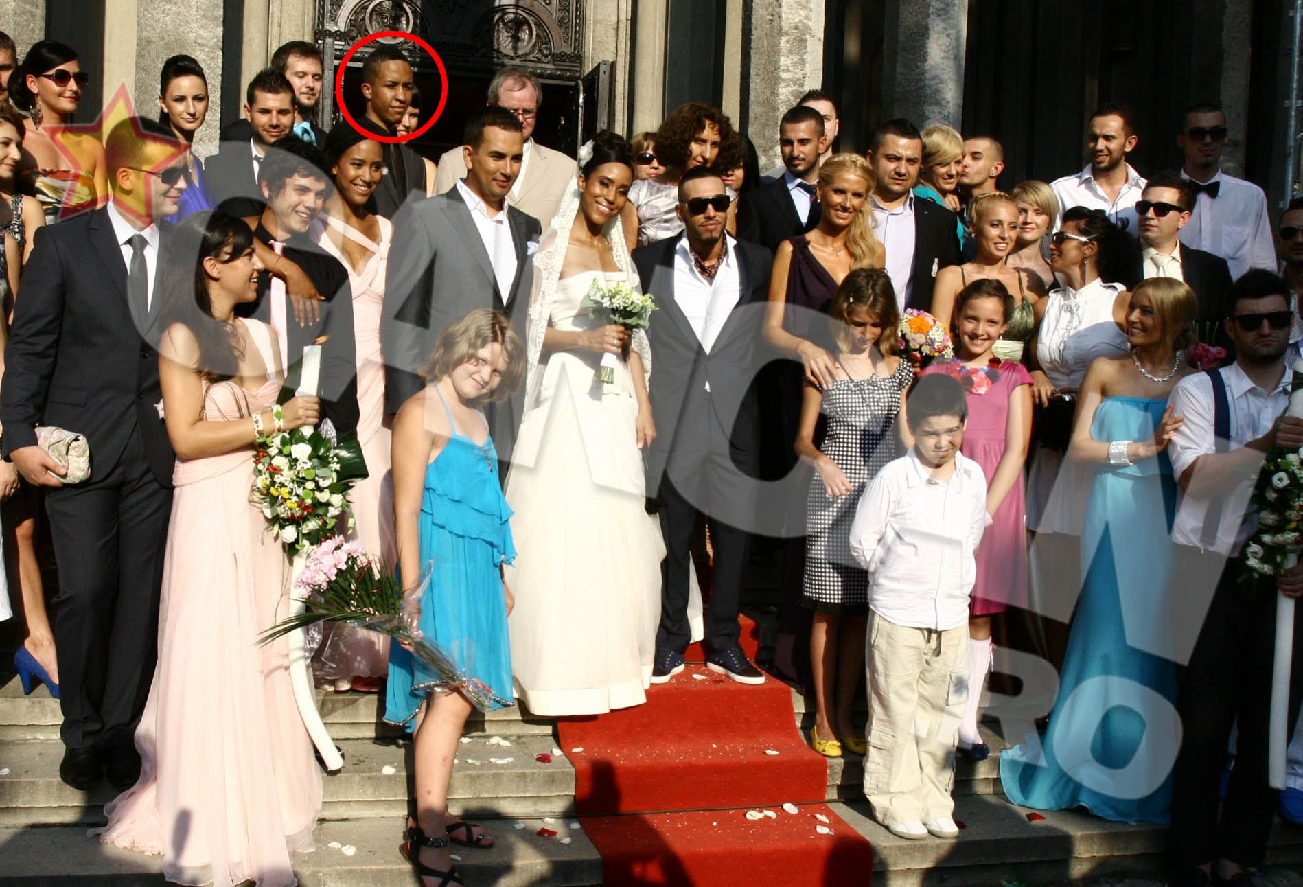 Ana a avut intotdeauna o relatie apropiata cu fratele ei. De altfel, tanarul se regasteste si in cam toate fotografiile de la nunta ei cu Velea