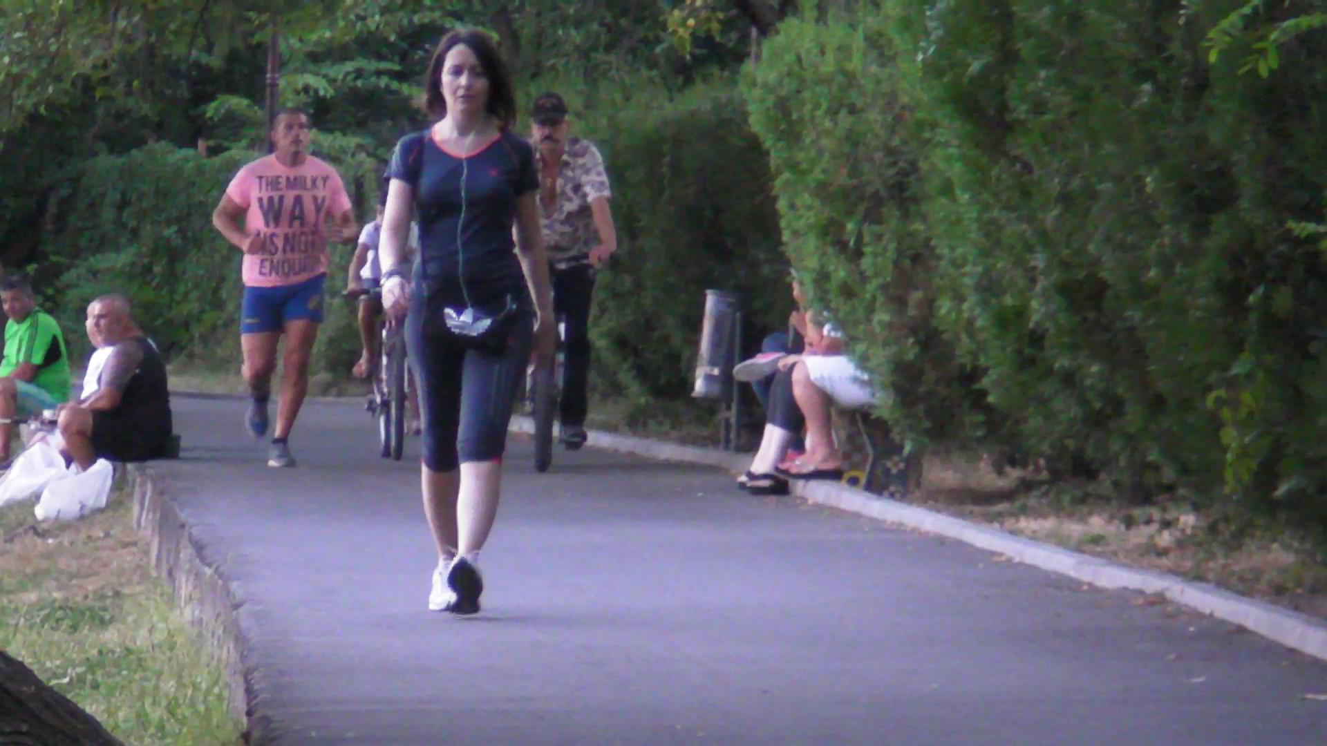 Amalia alearga patru kilometri in parc in fiecare seara