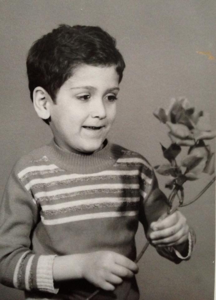 Cezar in mana cu o floare