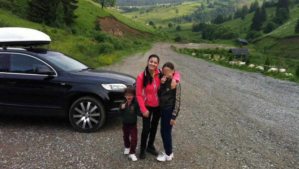 Doina alaturi de copiii ei, Iris si Thomas