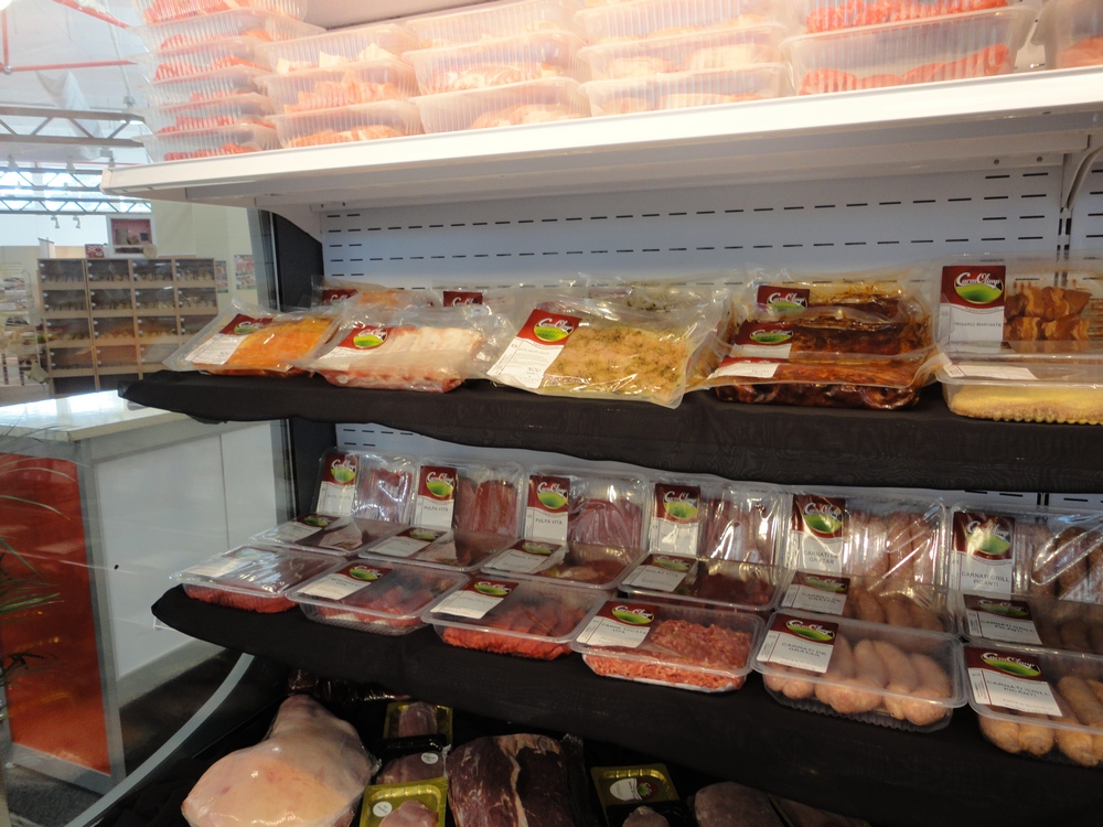 Carnea vine direct ambalata intr-o punga