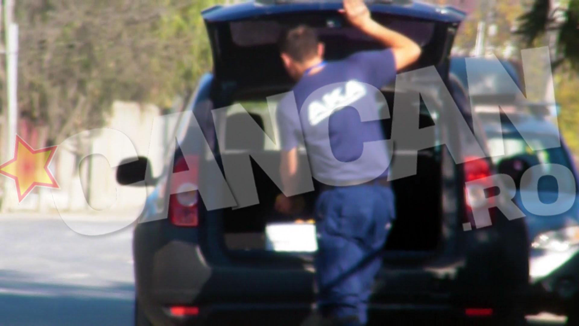 Dupa ce si-a umplut ladita, s-a suit in masina si s-a reintors la munca