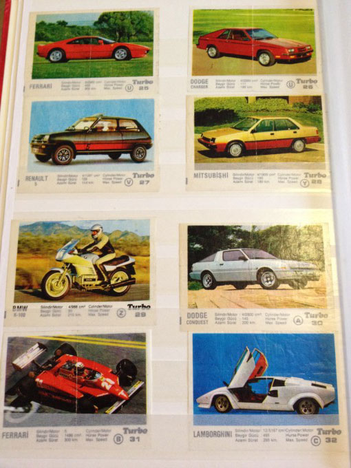 Tanarul e foarte mandru de colectia lui