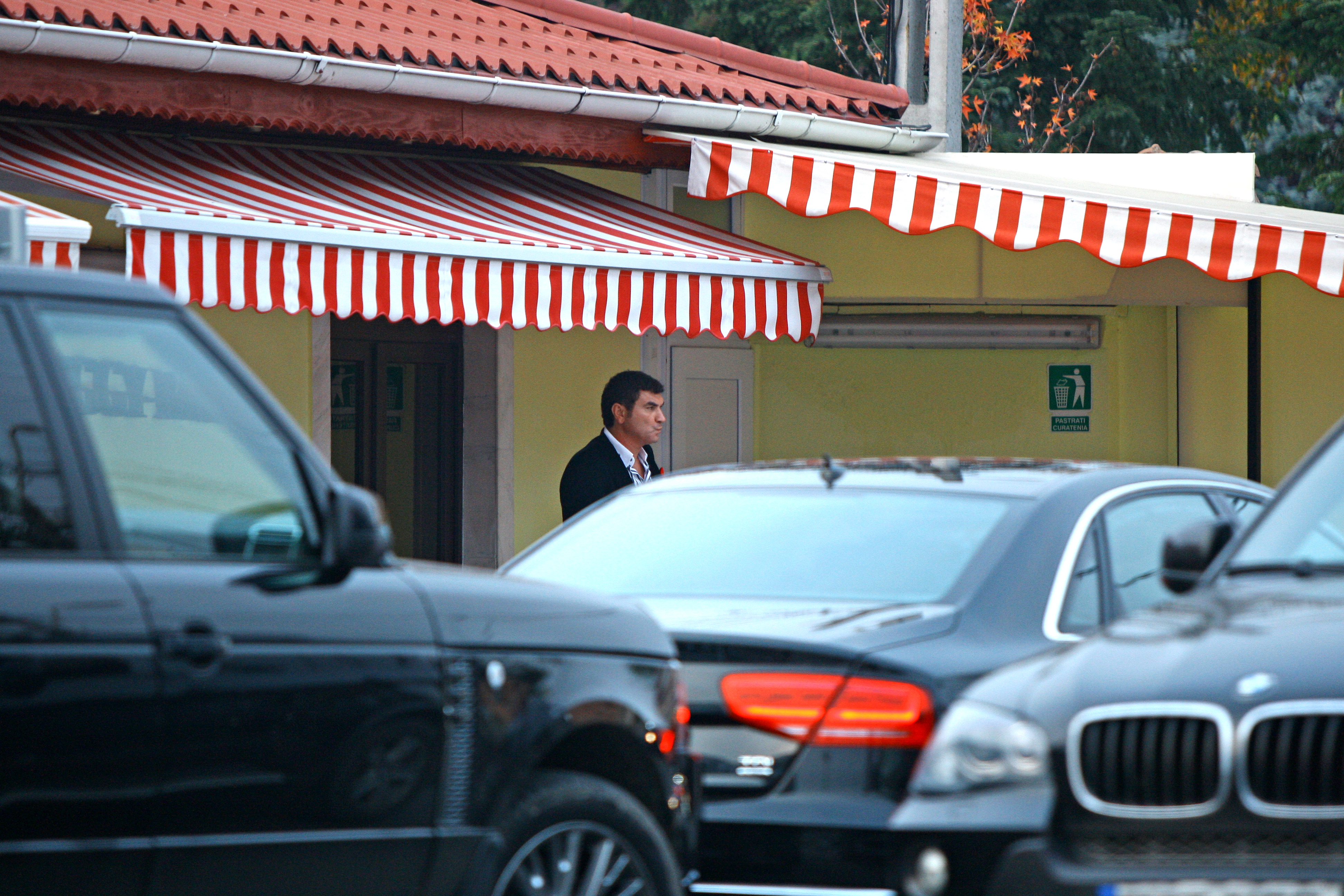 La finaul intrevederii, Cristi Borcea paraseste primul localul, incruntat