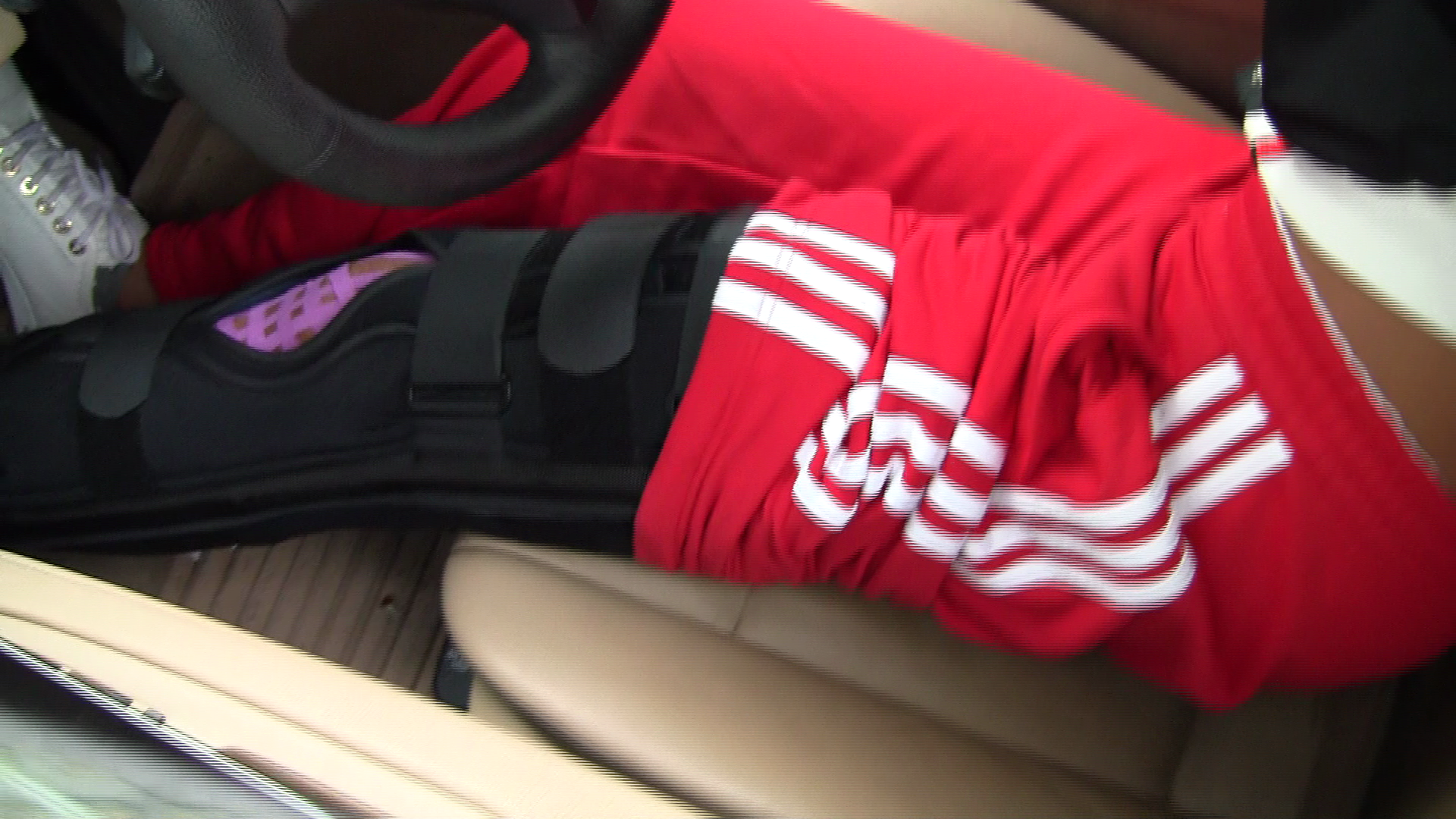 Dupa accidentare, piciorul i-a fost imobilizat