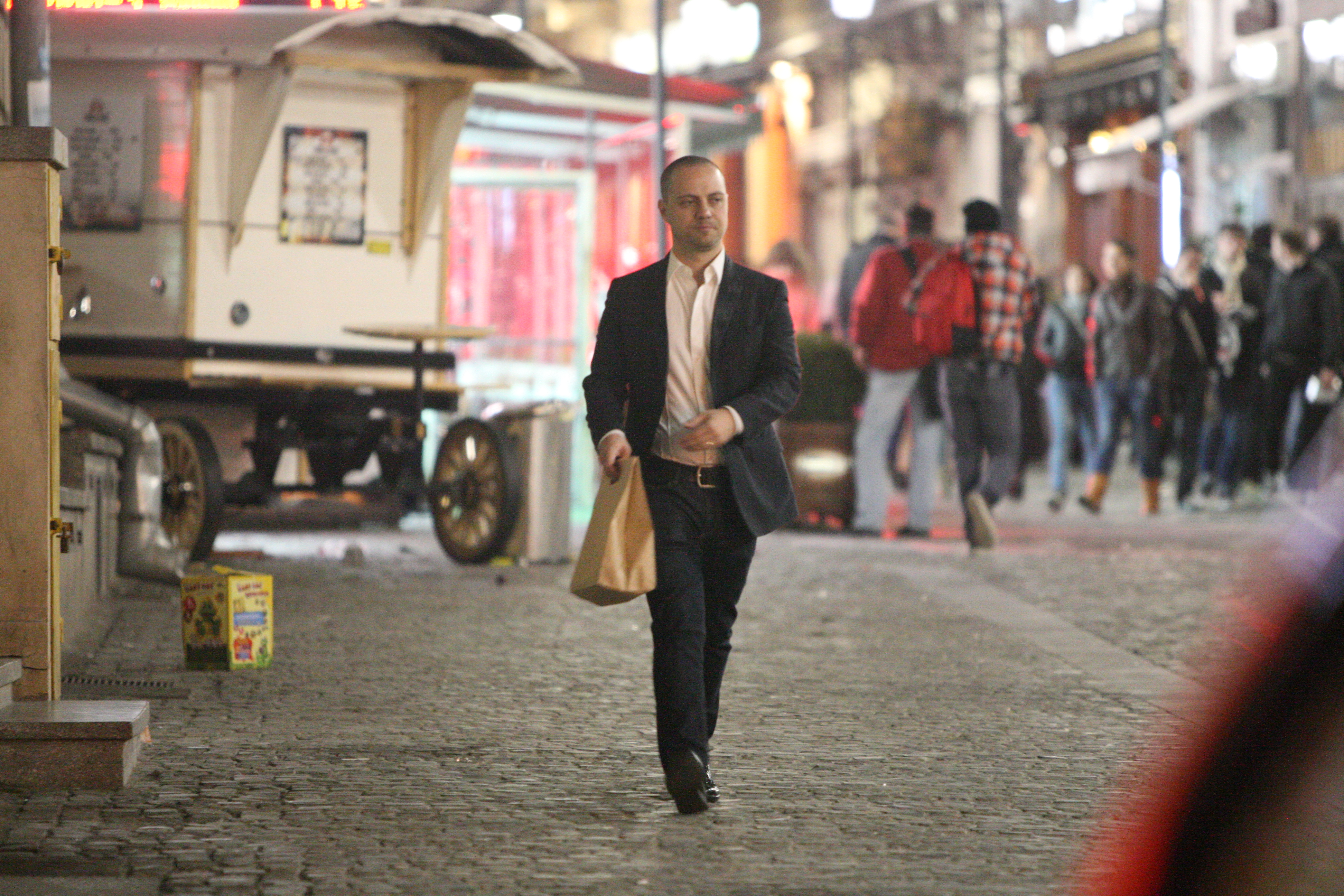 Dan Badea a luat doua portii de falafel la pachet