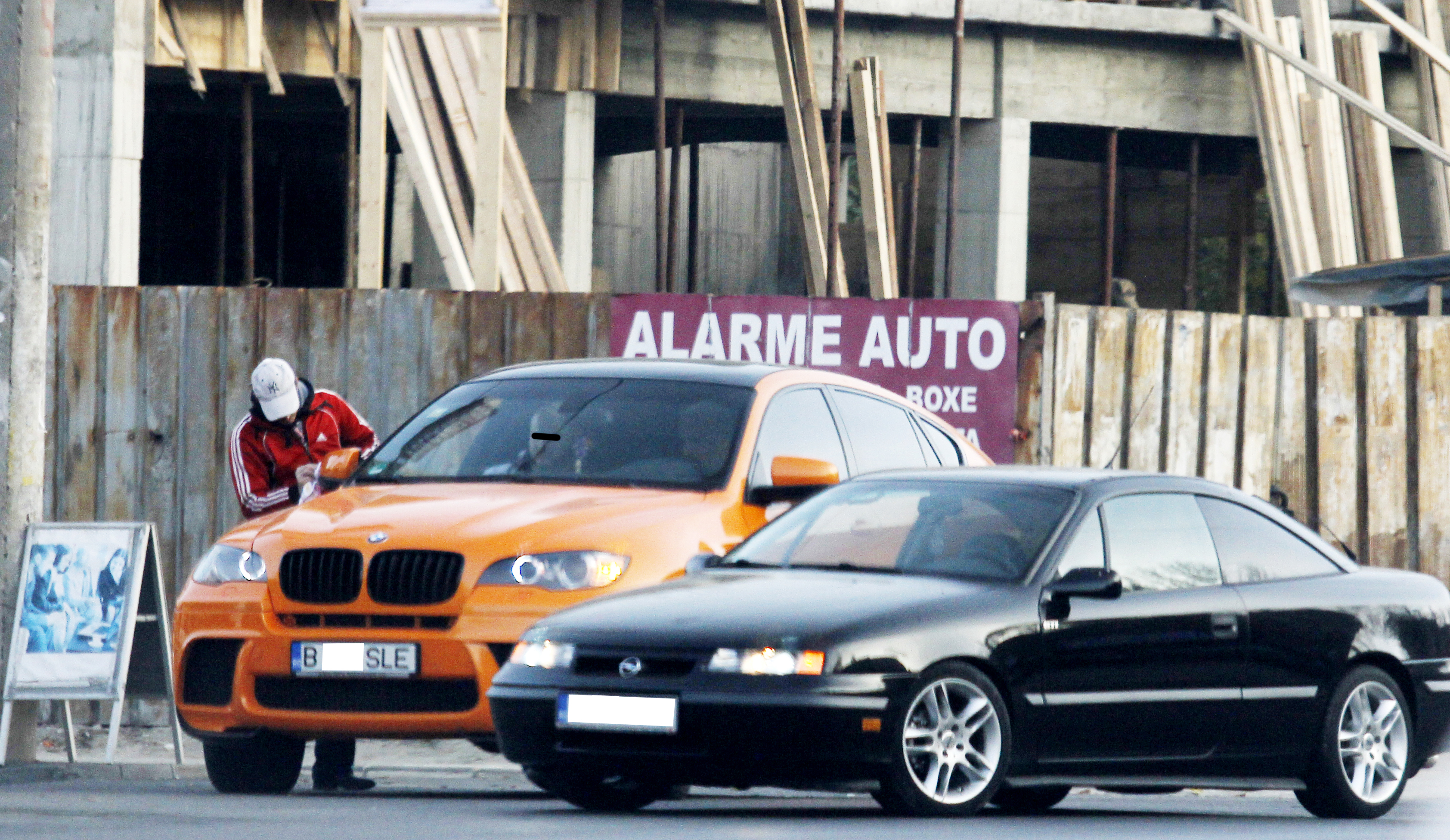 Sile Camataru a facut o scurta oprire la o spalatorie auto