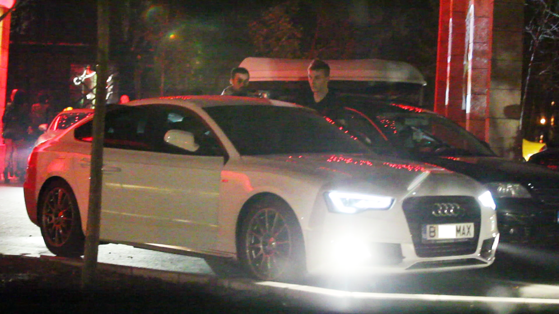 Maxim urca in masina