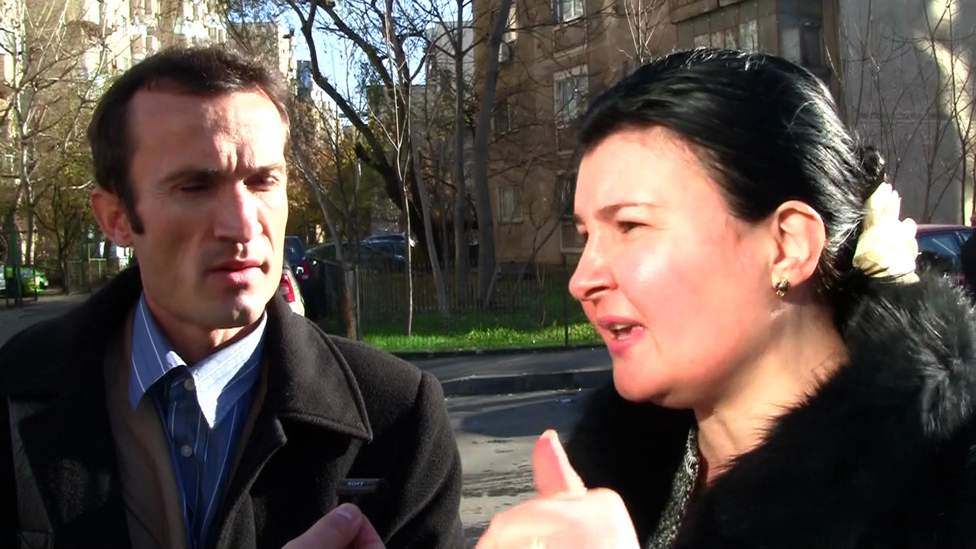 Ionela Cornea si cu unul din fratii ei, Iulius Cornea, au povestit despre drama cumplita prin care acestia au trecut