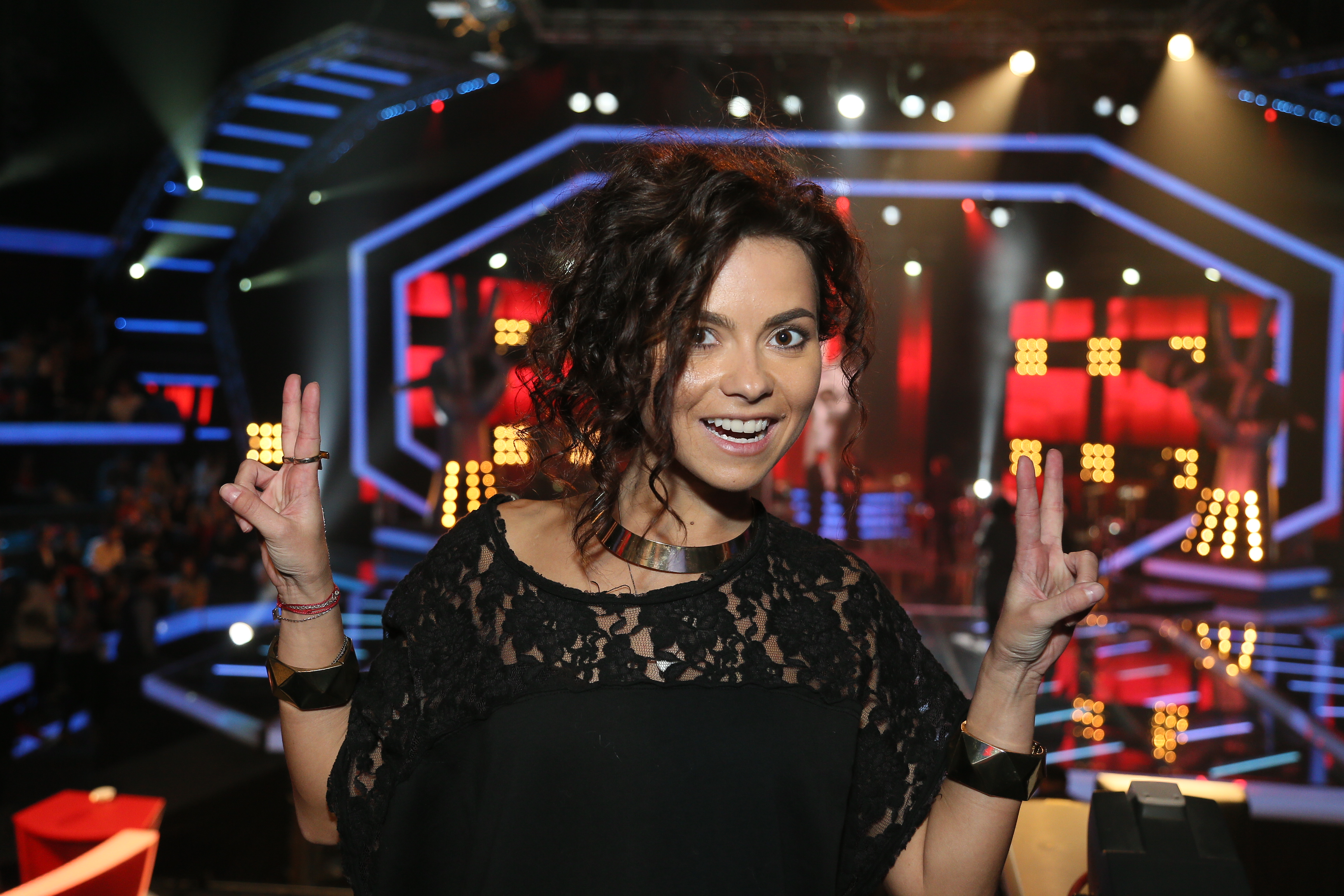 Inainte de a incepe antrenamentele, Inna a fost in recunoastere la platourile din Buftea, in calitate de spectator al show-ului 