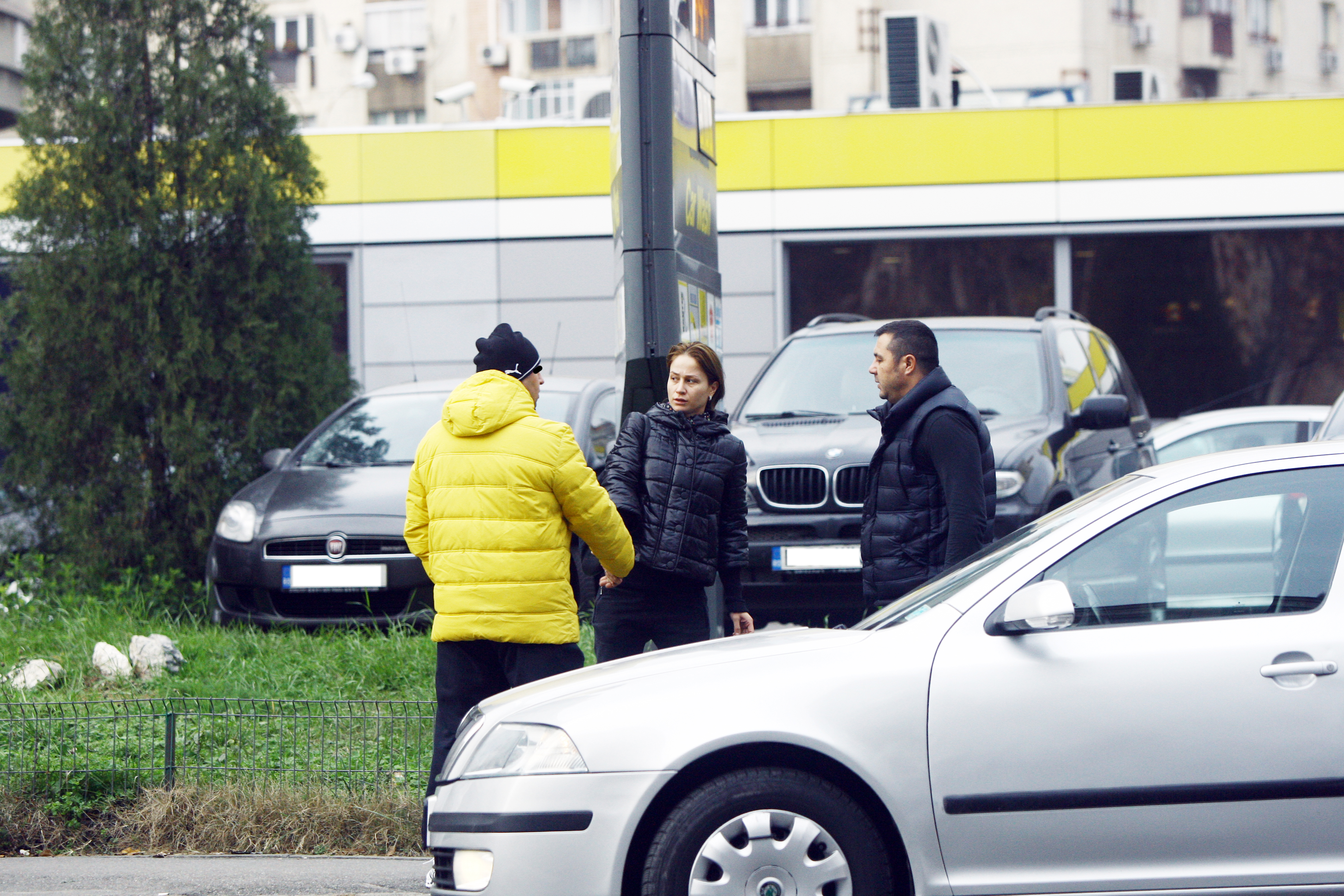 Sabin si Magdalena il saluta pe cel cu care s-au intalnit si pleaca