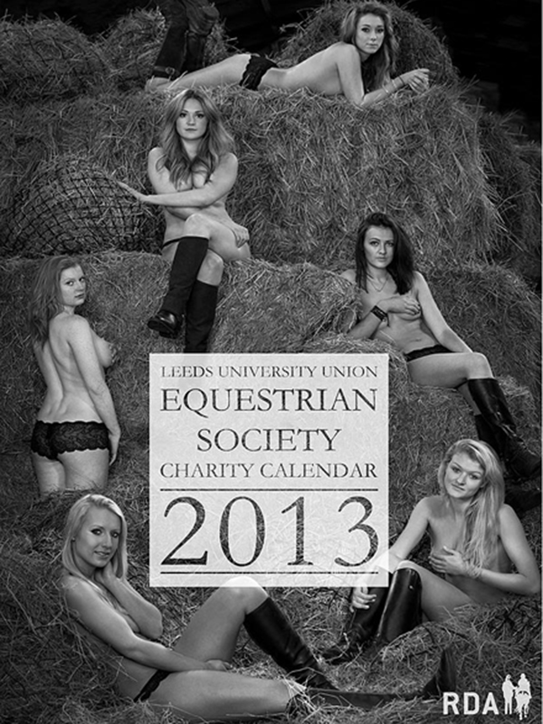 Cel mai fierbinte calendar ecvestru, realizat de studente! S-au dezbrăcat complet şi s-au urcat în şa!