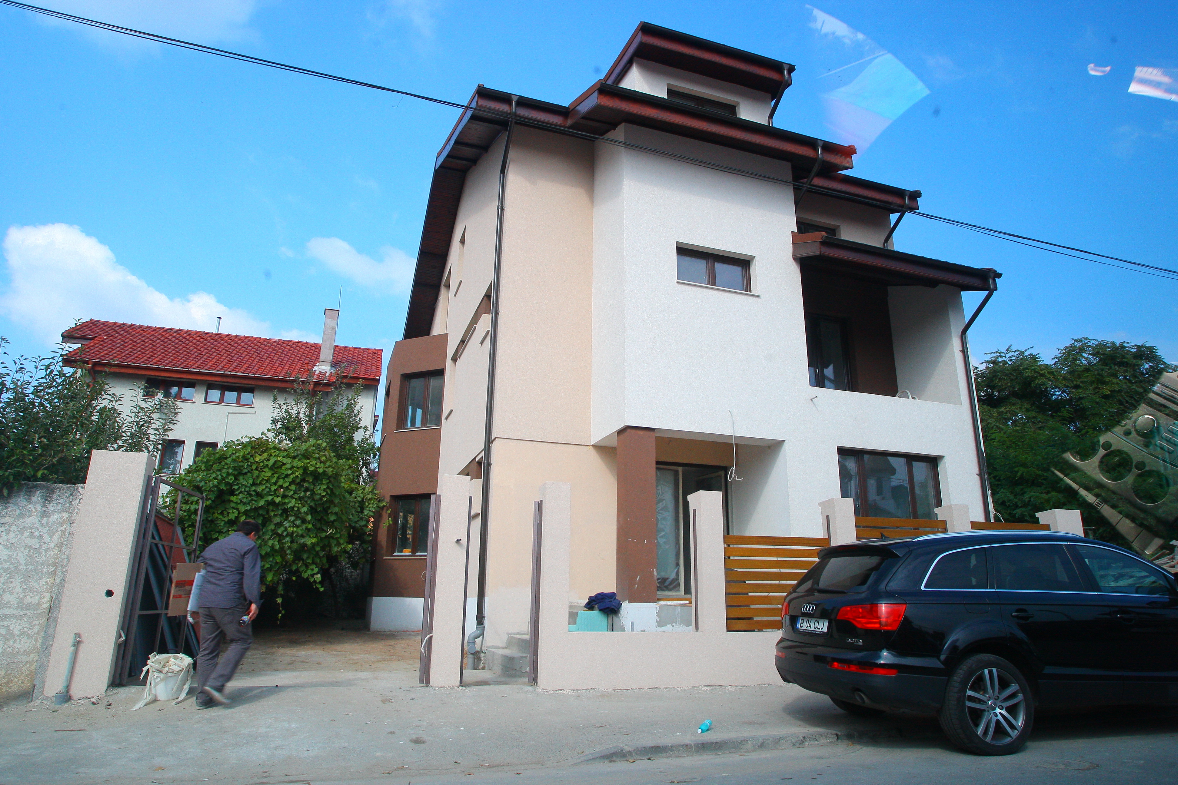 Viorica, Ionita si copiii lor s-au mutat intr-o superba vila, in Bucuresti, in urma cu doi ani