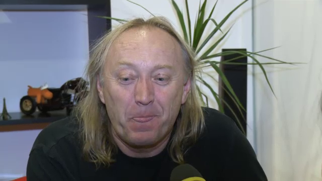 Amintindu-si de sarmale si palinca, Hrusca nu si-a putut ascunde un gest care i-a tradat pofta