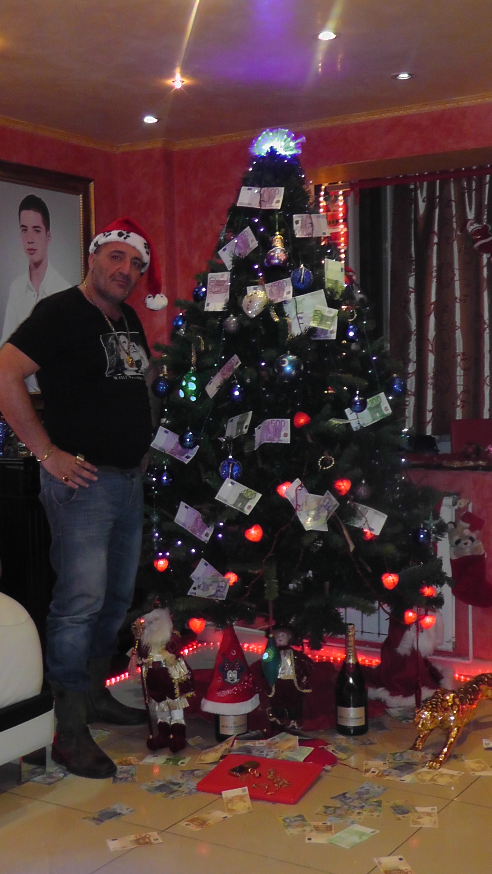 Nelson Mondialu langa bradul lui