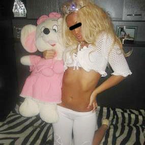 Fata esti frumoasa, dar cam...aranjata!