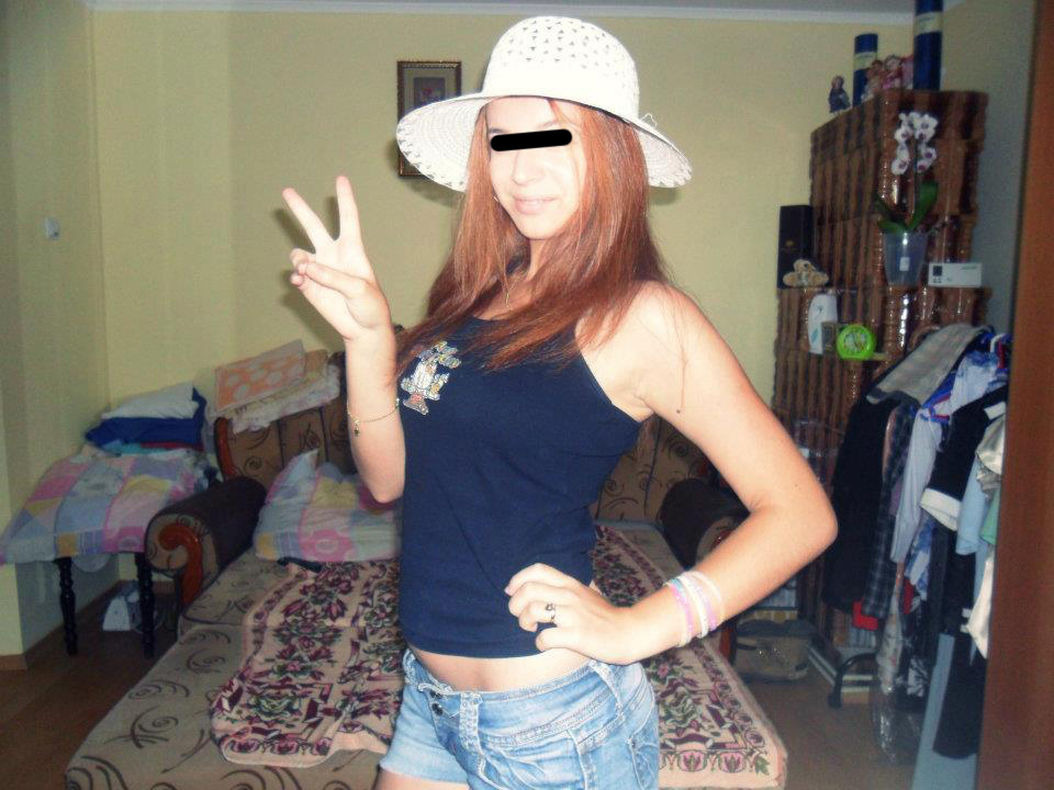 Fata esti frumoasa, dar cam...aranjata!