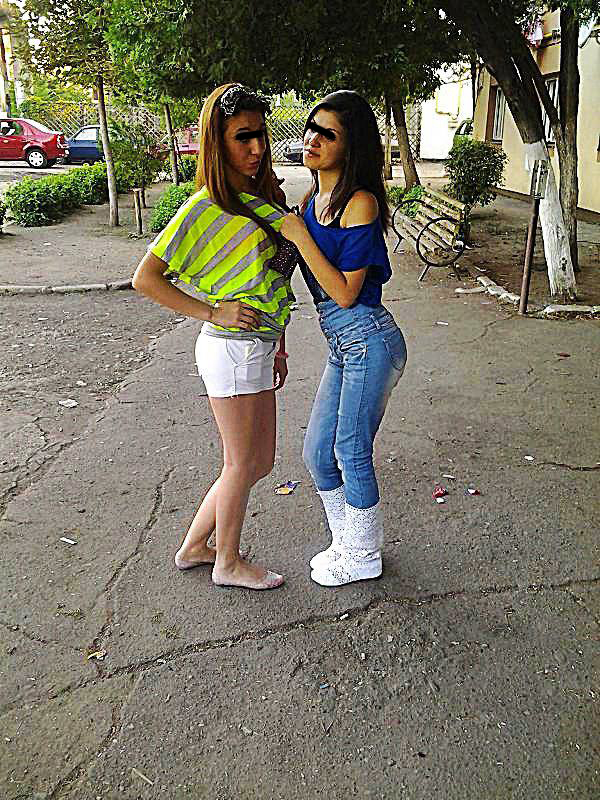 Fata esti frumoasa, dar cam...aranjata!