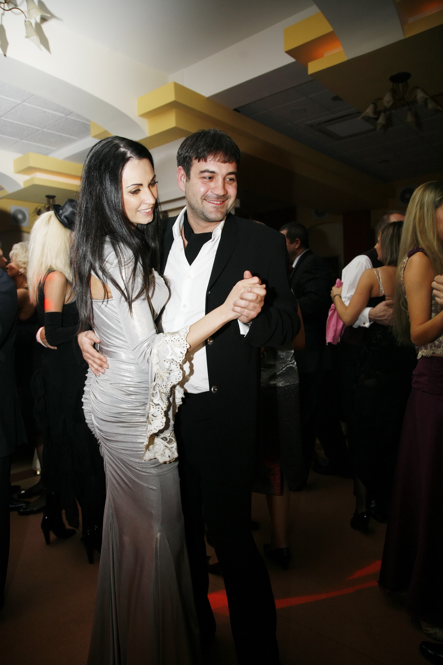 Nicoleta a preferat sa castige niste bani decat sa petreaca Revelionul impreuna cu sotul ei, Zsolt Zsergo