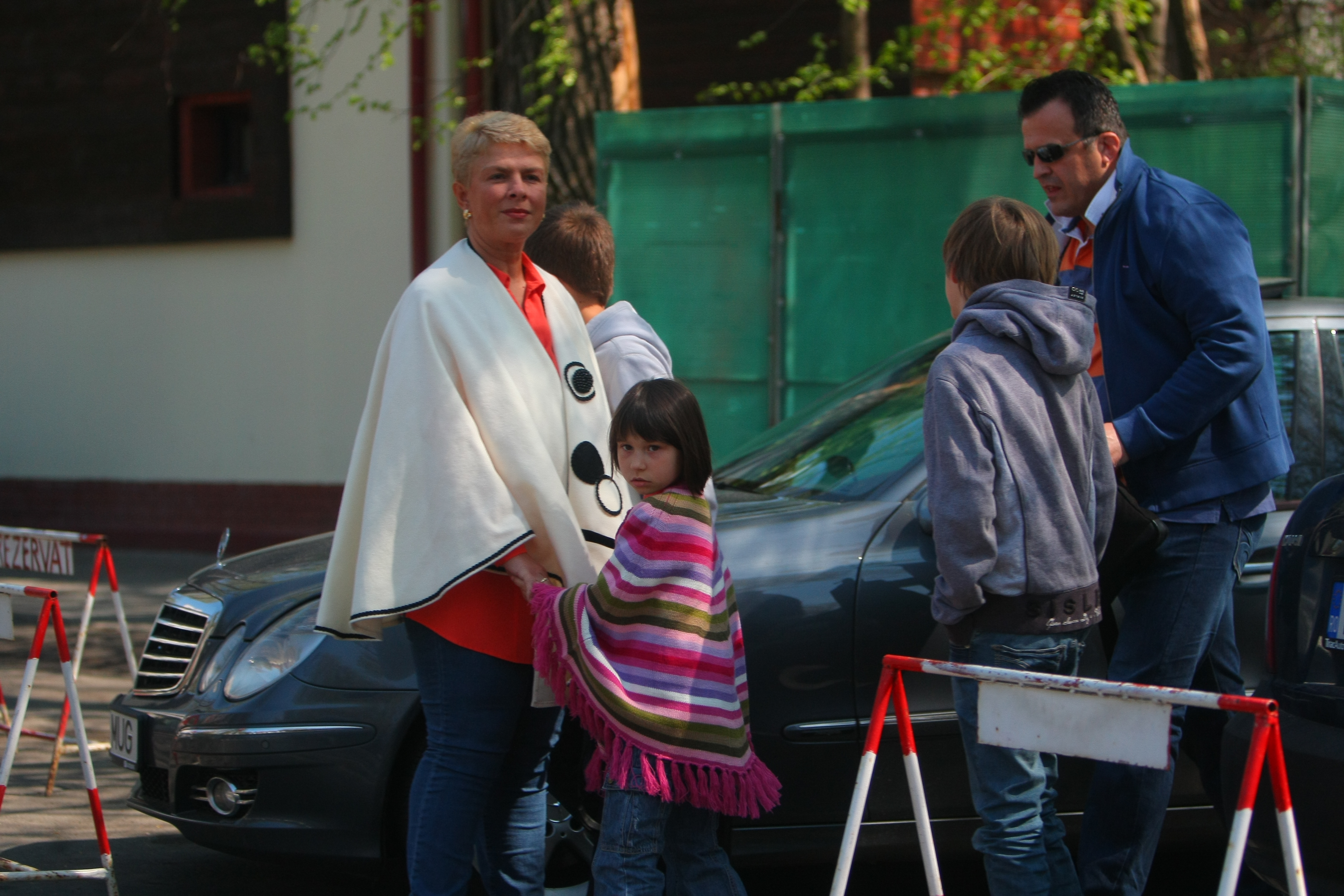 La cateva luni de la nunta lor, Teo a fost fotografiata in compania sotului ei si copiilor acestuia