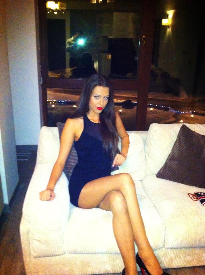 Tanara de 17 ani este o adevarata bomba sexy