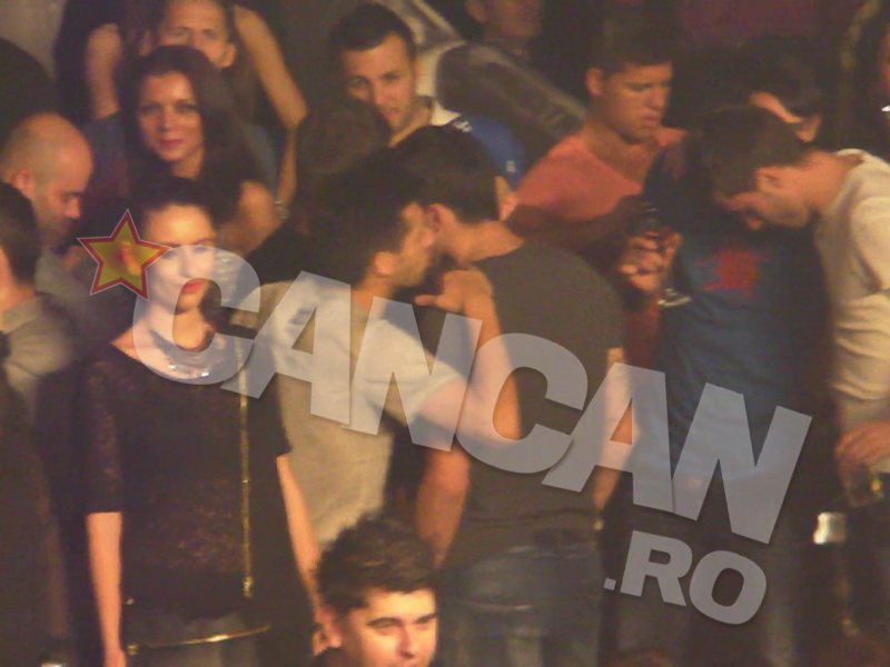 Gigi o să fie mândru! Steliştii s-au cuminţit şi au renunţat la orgiile bahice! Au ieşit în club cu iubitele şi au băut doar şampa