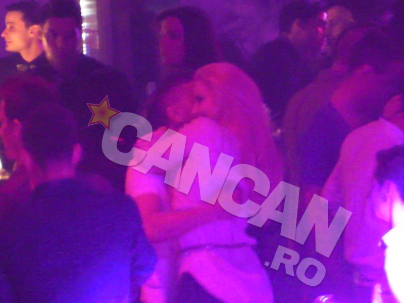 Manache a cucerit o blonda